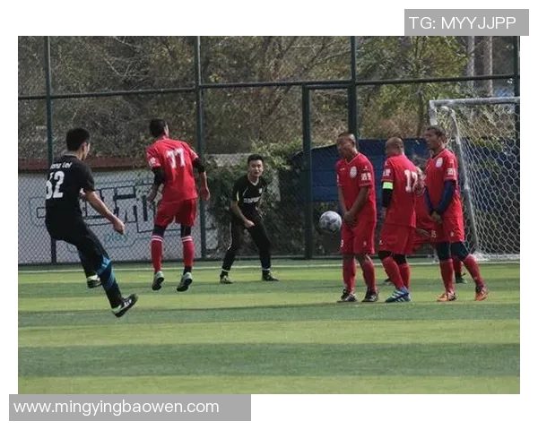 赛后分析:广州足球队与上海足球队的比赛节奏与战术对比探讨 赛后分析:广州足球队与上海足球队的比赛节奏与战术对比探讨